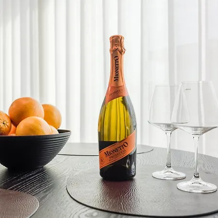 Elegant Seaview Flat In Noblessner アパート タリン