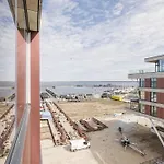 Apartment Elegant Seaview Flat In Noblessner