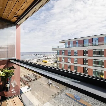 Elegant Seaview Flat In Noblessner Tallin